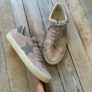 Vintage Havana Star Fly Salmon Multi Sneakers Super soft Size 9.5